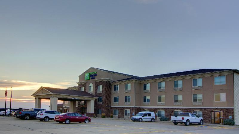 Holiday Inn Express & Suites Sioux Center By Ihg Екстериор снимка